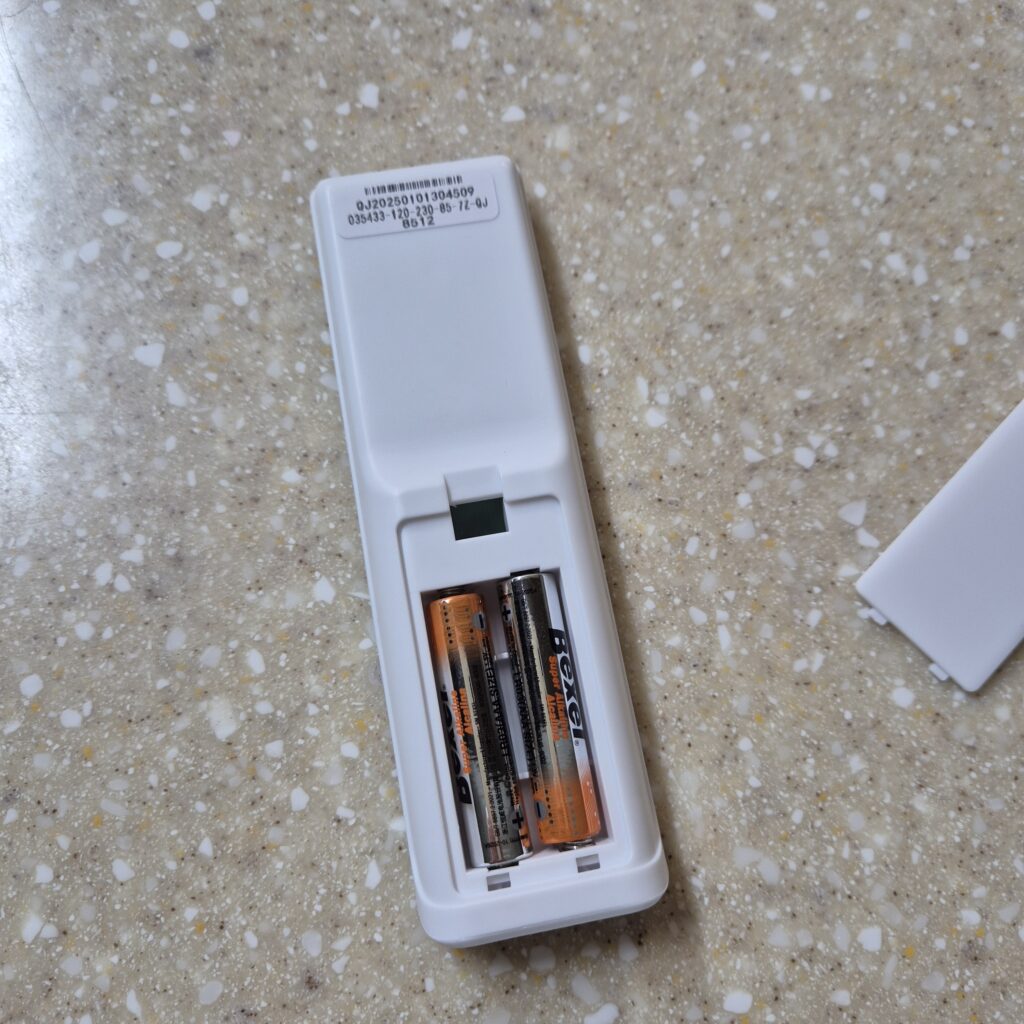 알리 실링팬 리모콘 베터리는 안들어가 있음.