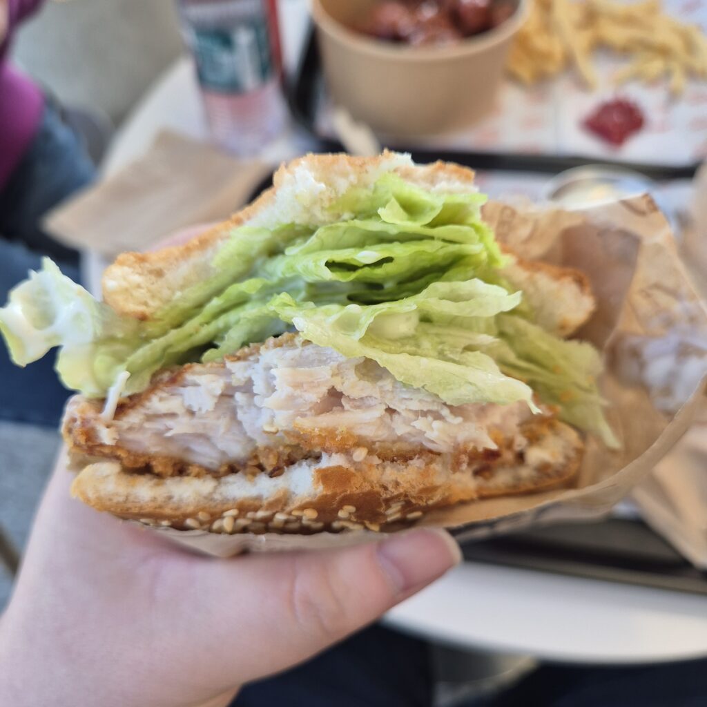하림 버거 프레시 치킨버거 한입