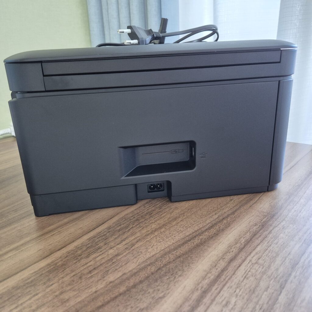 왼쪽에 위치한 브라더프린터 T730W 전원포트 및 USB포트