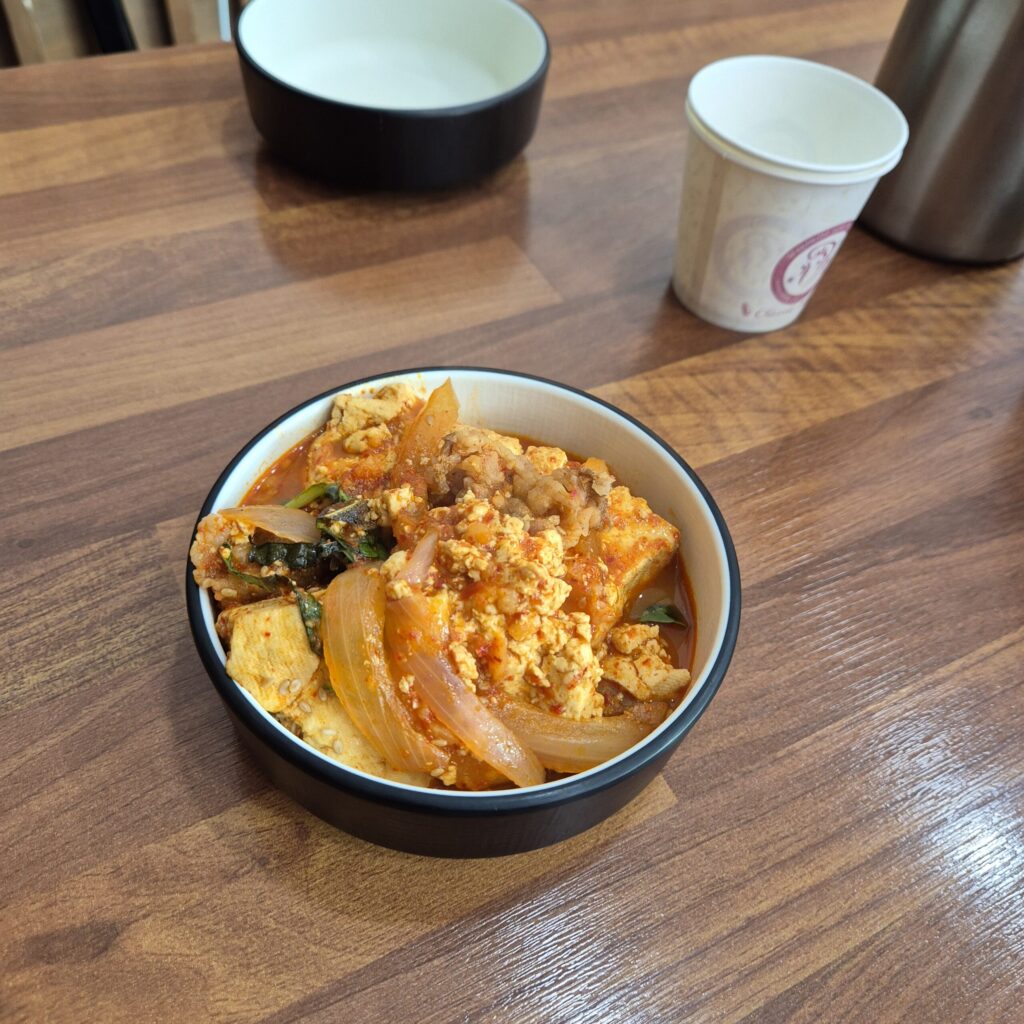 하늘돈까스백반 메인반찬 두부두루치기