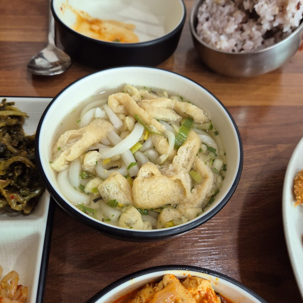 하늘돈까스백반 메인반찬 우동