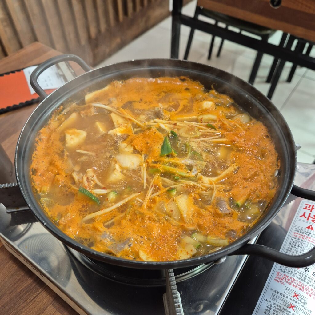 하늘돈까스백반 우삼겹된장찌개 2인