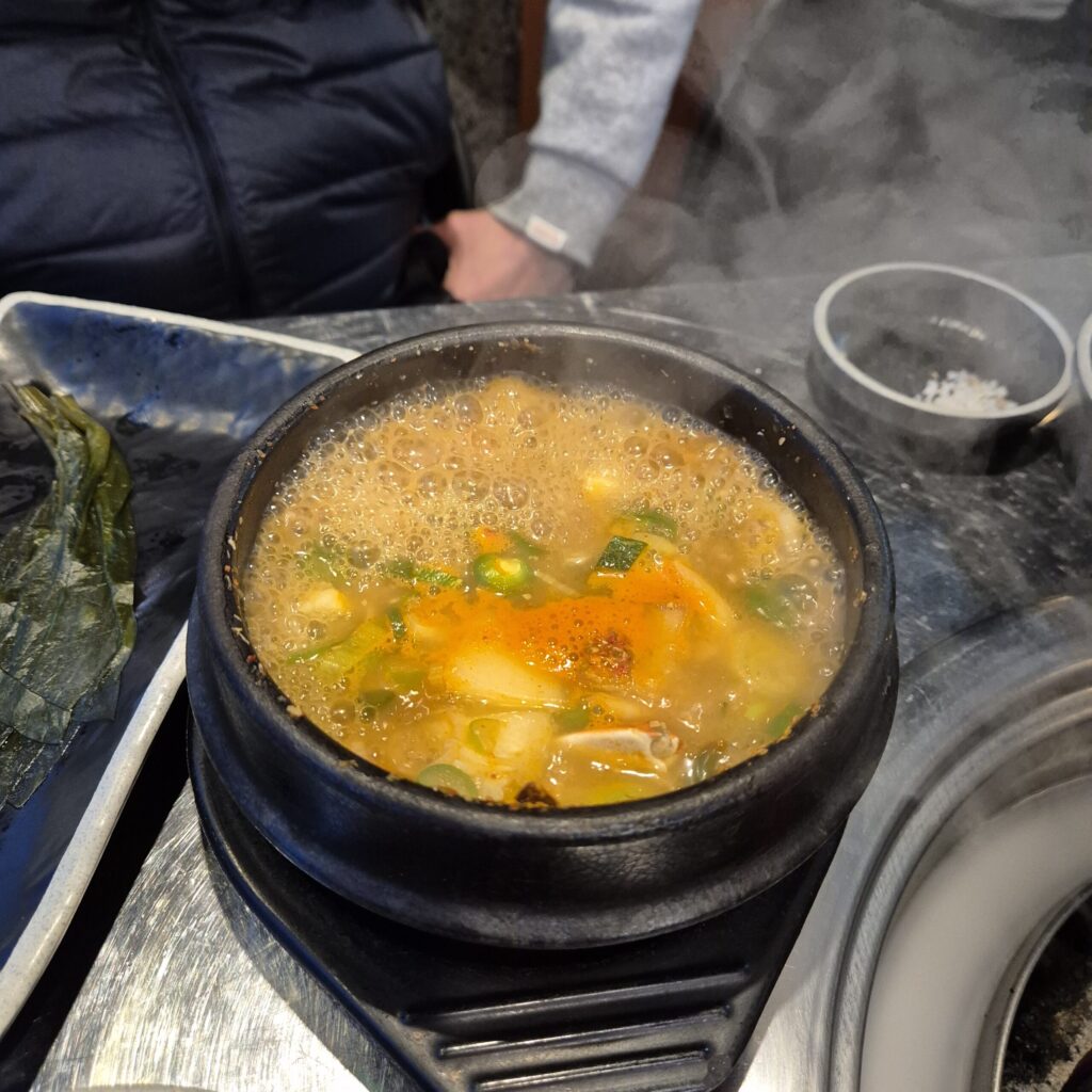 무료로 제공되는 꽃게 된장찌개