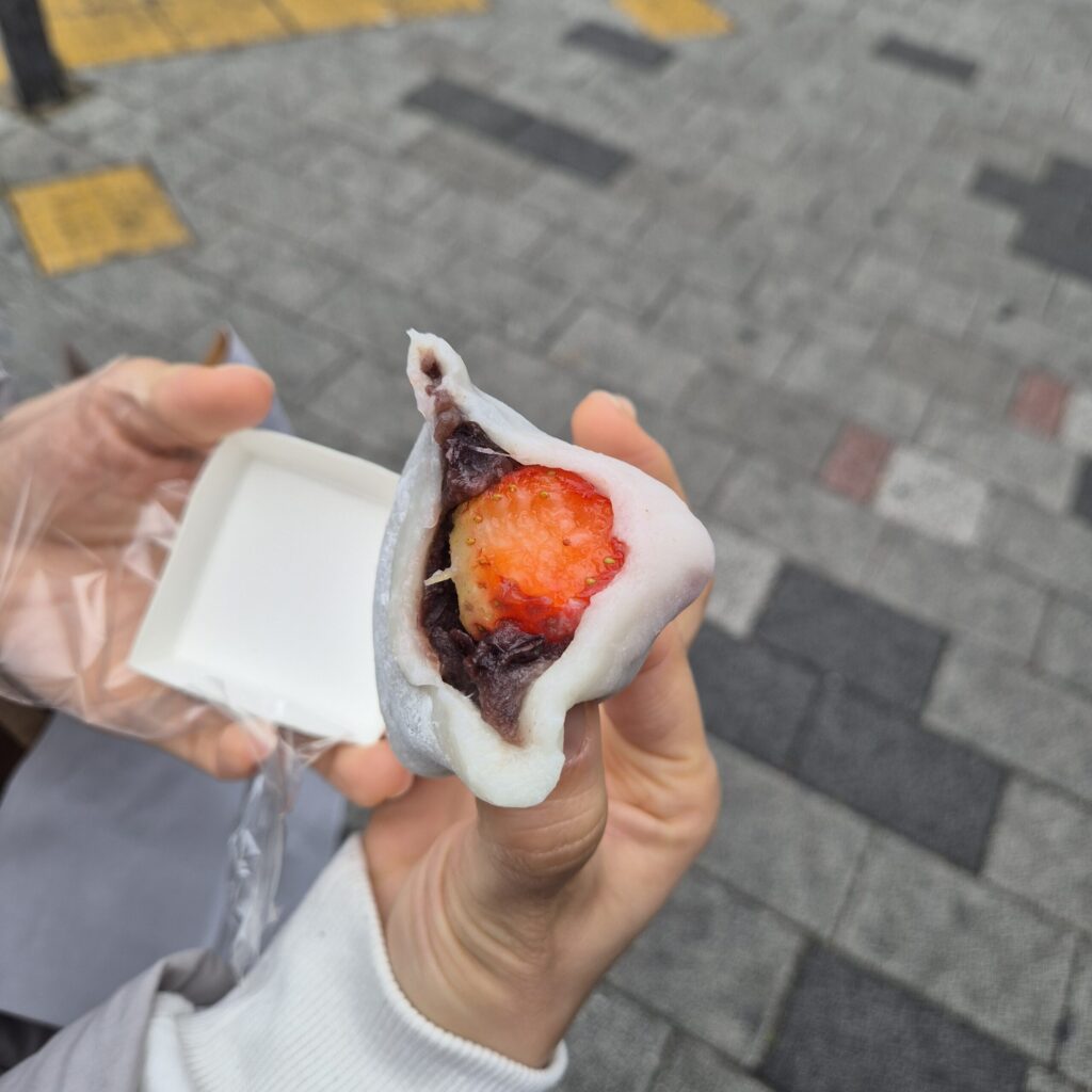 딸기모찌 한입