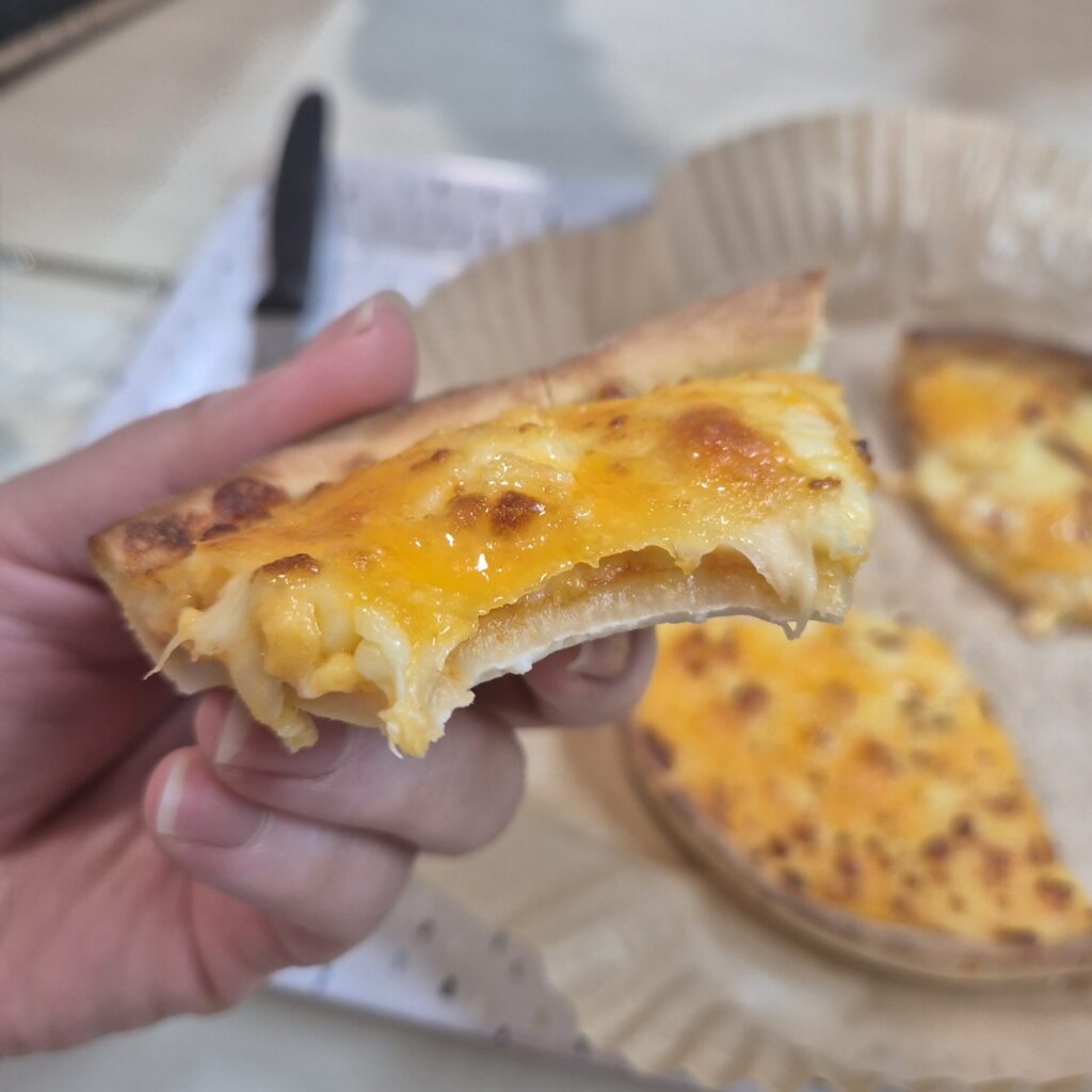 시카고피자 치즈맛이 정말 풍부하다