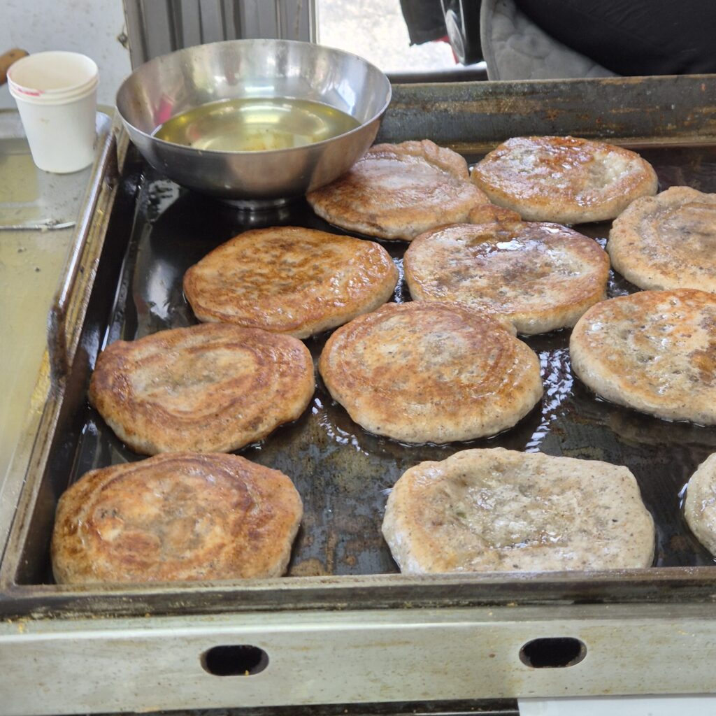 대전 호떡 맛집 관저동 흑미찹쌀호떡 맛있게 만드시는중