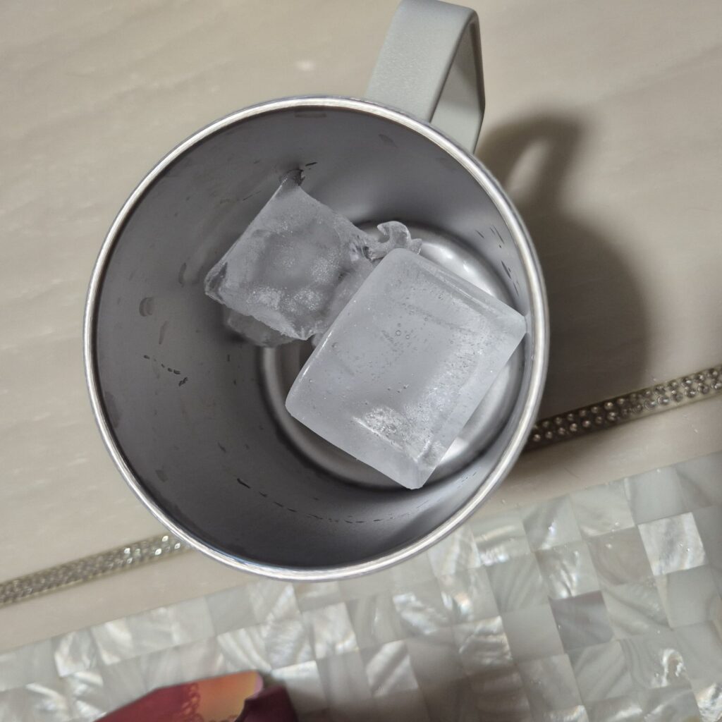 오늘좋은 아샷추는 얼음 잔뜩 넣고 마시는게 맛있음.