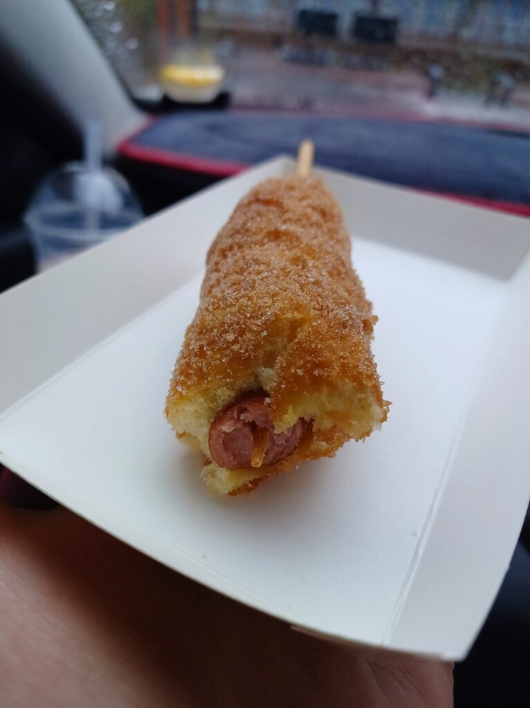 원내동 핫도그 식감이 너무 재밌다. 맛있다.