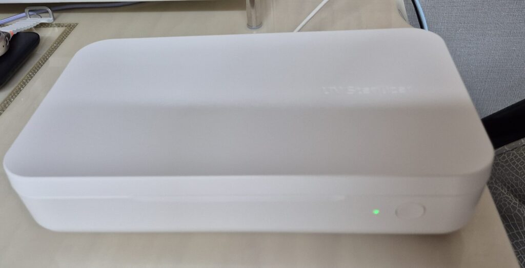 삼성UV살균무선충전기 UV살균시 연두색 램프가 켜짐