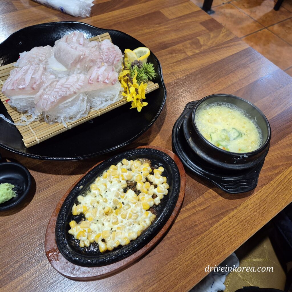계란찜과 콘치즈도 빠지면 섭섭하지!