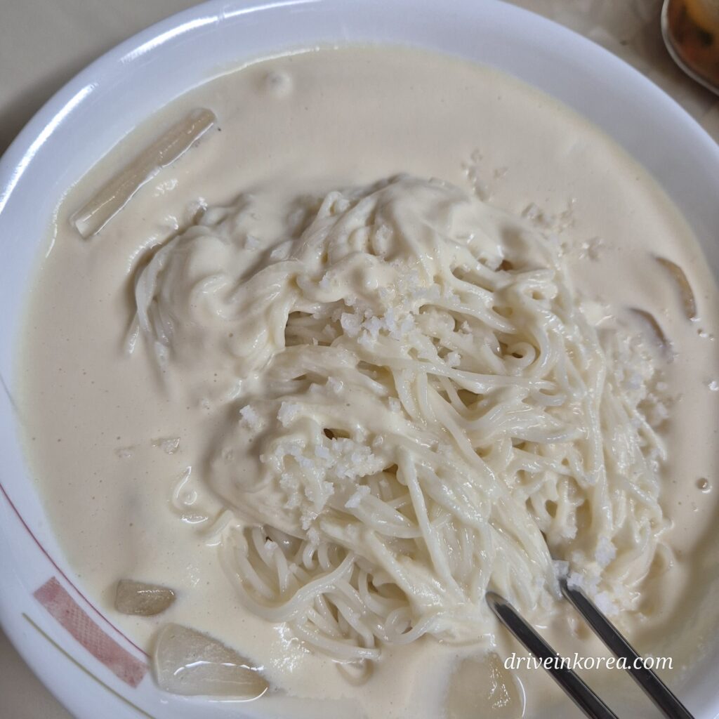 콩국수 간은 굵은 소금으로