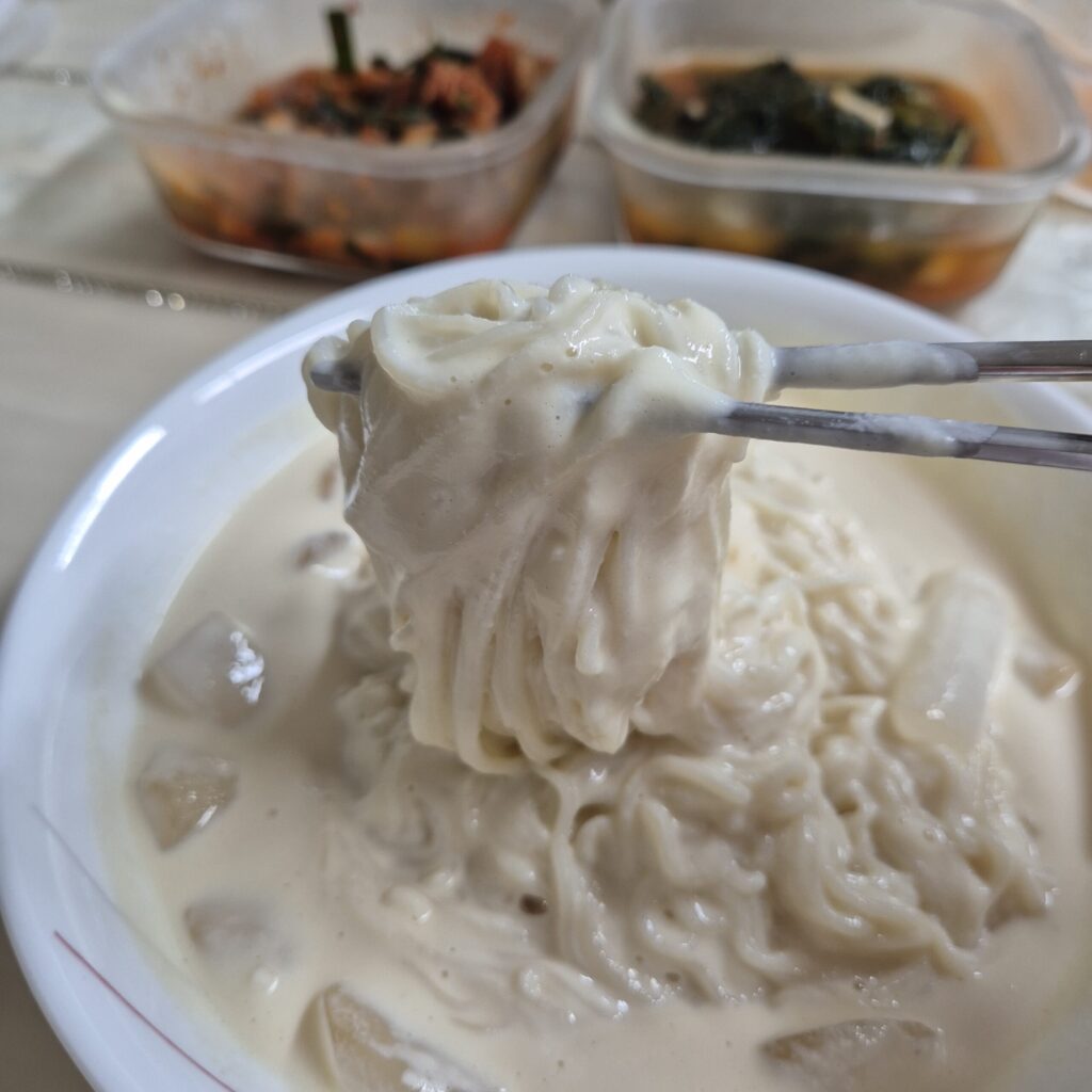 콩국수 korean bean nuddle