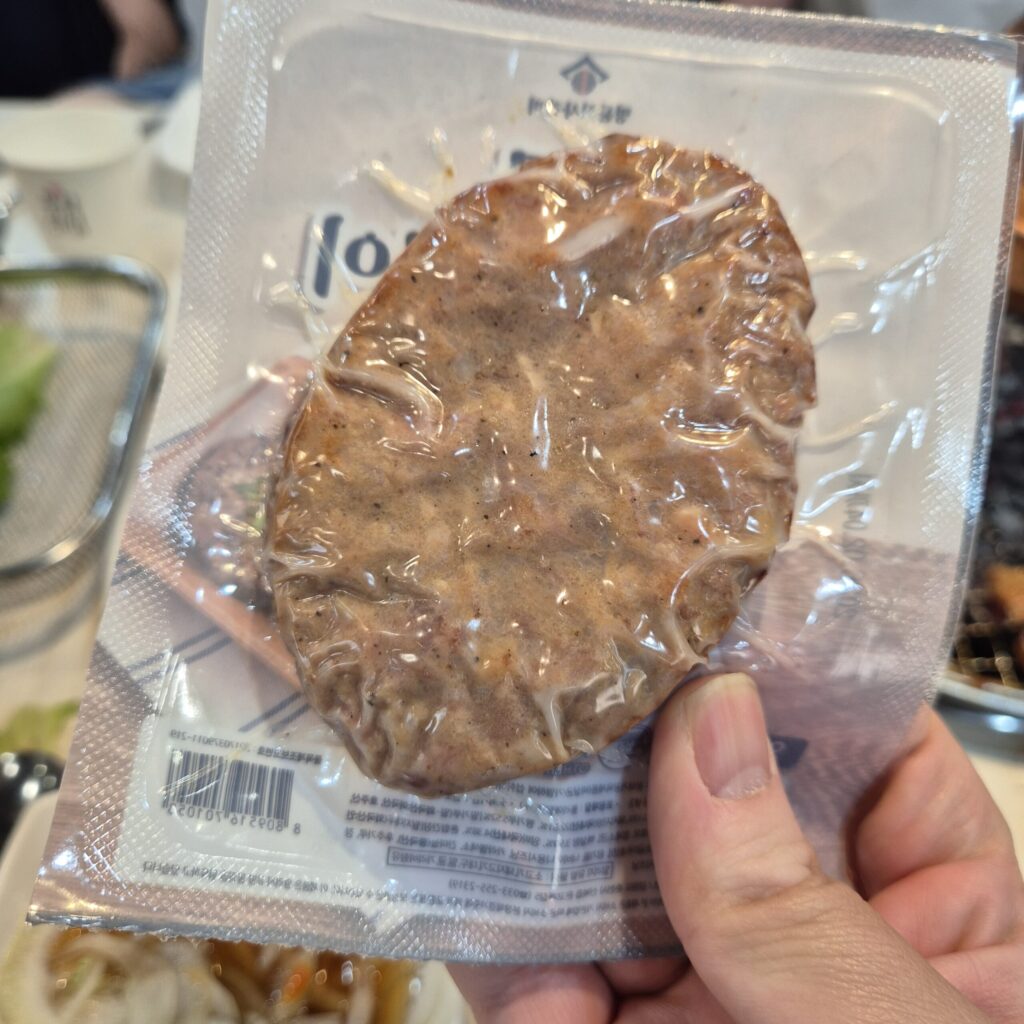오직 관저동 명륜진사갈비에만 떡갈비가 있음.