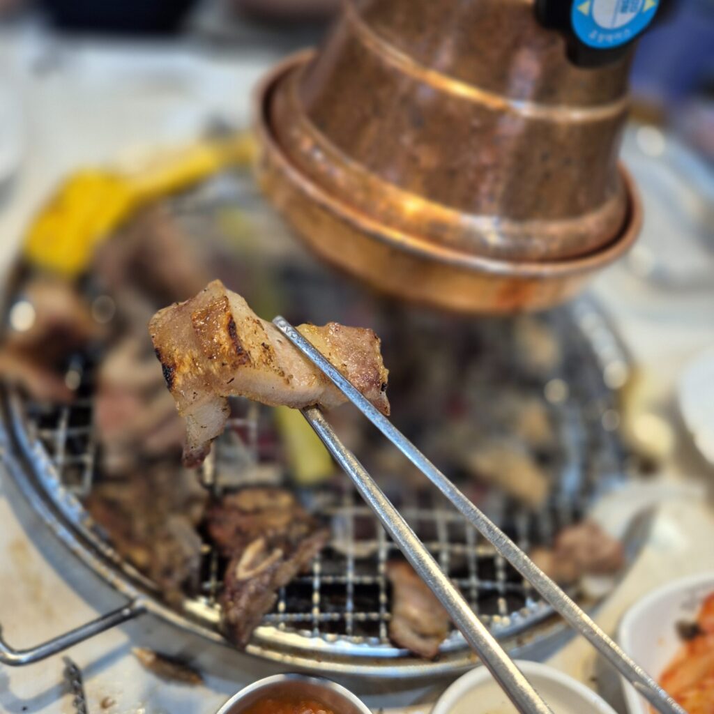 관저 명륜진사갈비 삼겹갈비 맛있음.