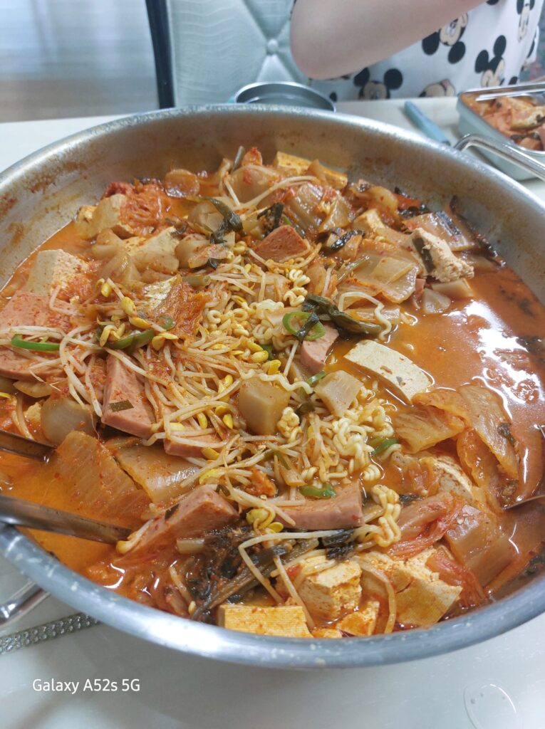 안주는 부대찌개
