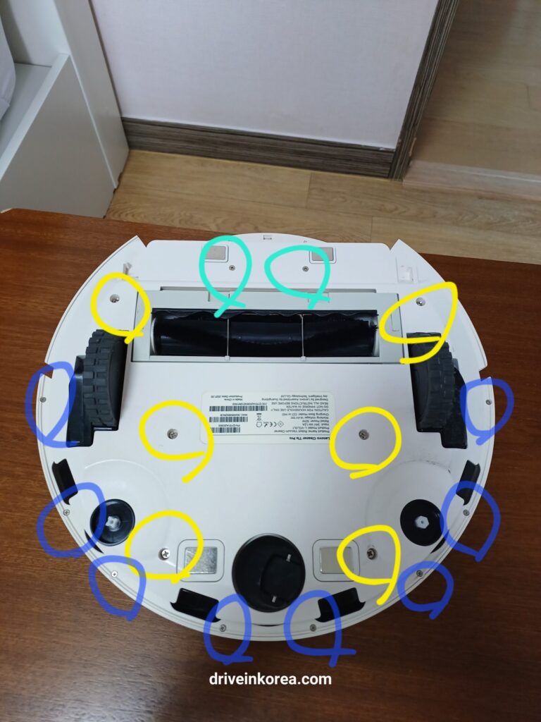 레노버로봇청소기 뒷면 + 볼트 제거