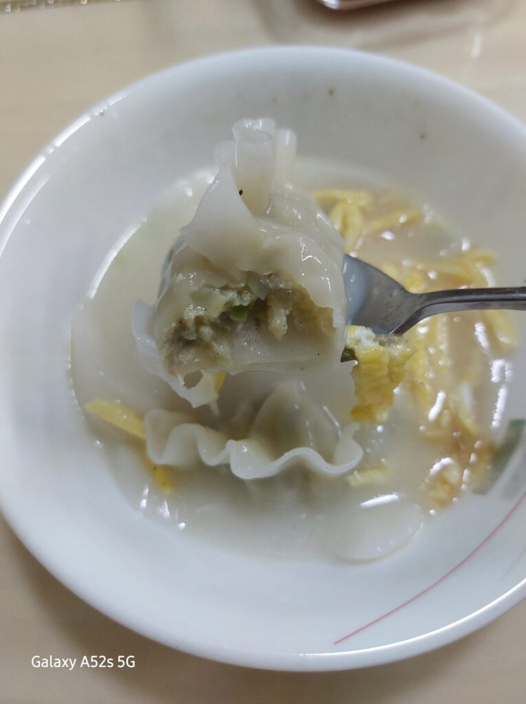 트레이더스 만두 속이 꽉차서 맛있음.