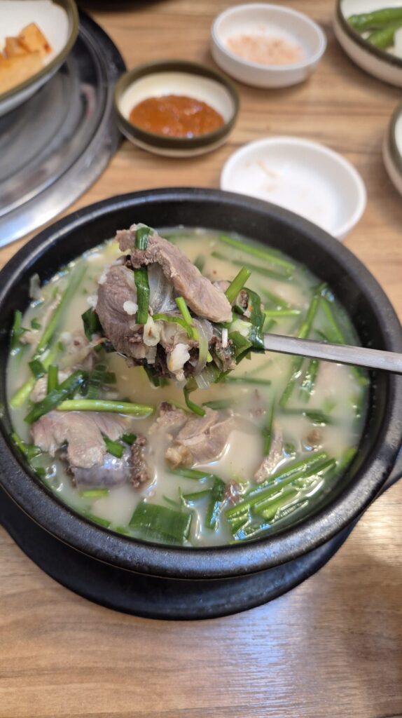 잡내없음 최고의 수육국밥 맛집 신토불이병천순대의 뽈살 수육국밥