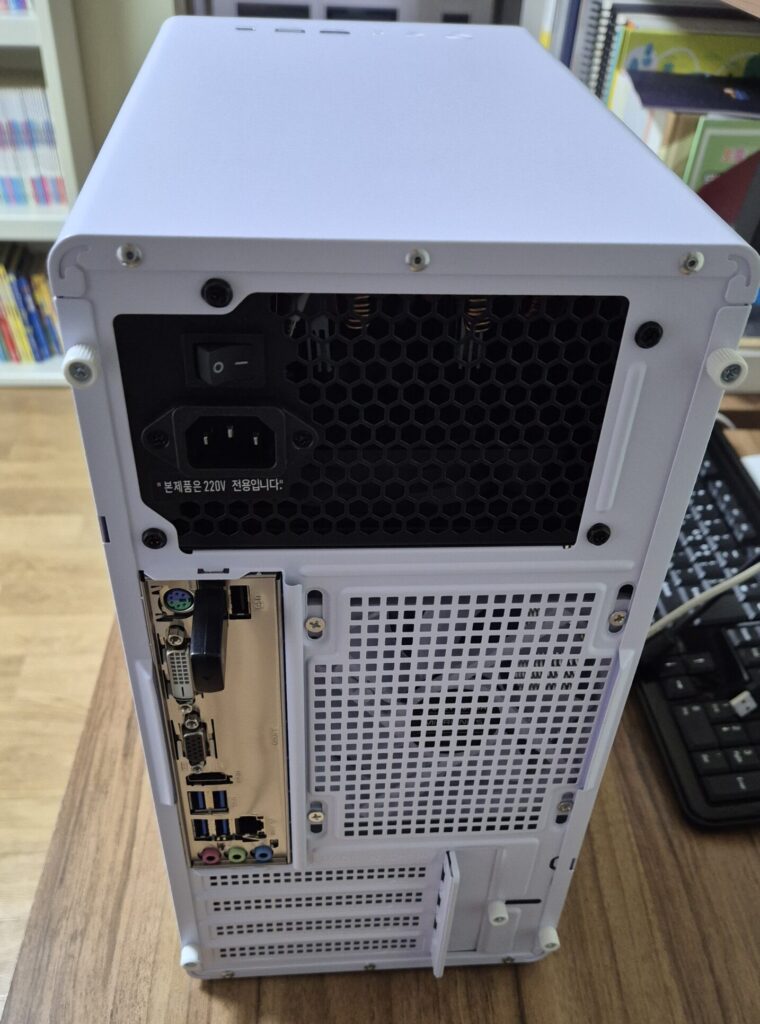 가성비PC 후면 포트 구성