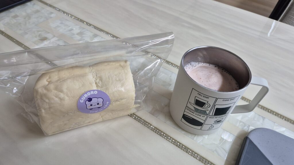 부산 구름식빵 블루베리 with 딸기 스무디