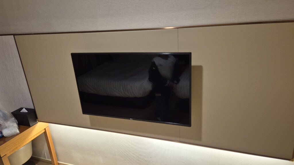 거제 소노캄 패밀리객실 티비는 정말 작음. 스마트티비 아님!