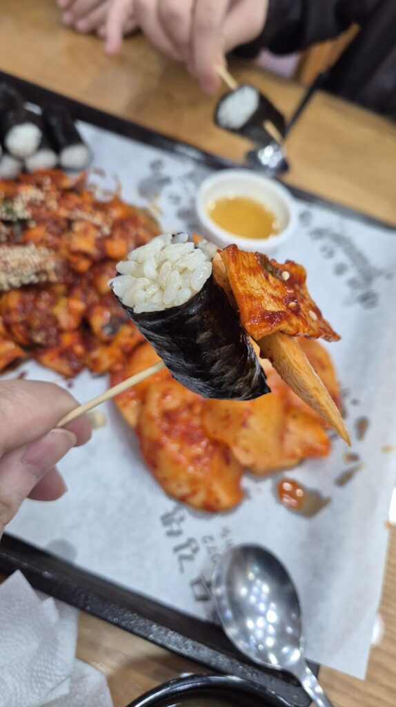 통영 명가충무김밥 한입