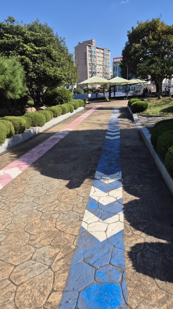 아래 파란색 핑크색 라인을 따라서 관람하시면 됨