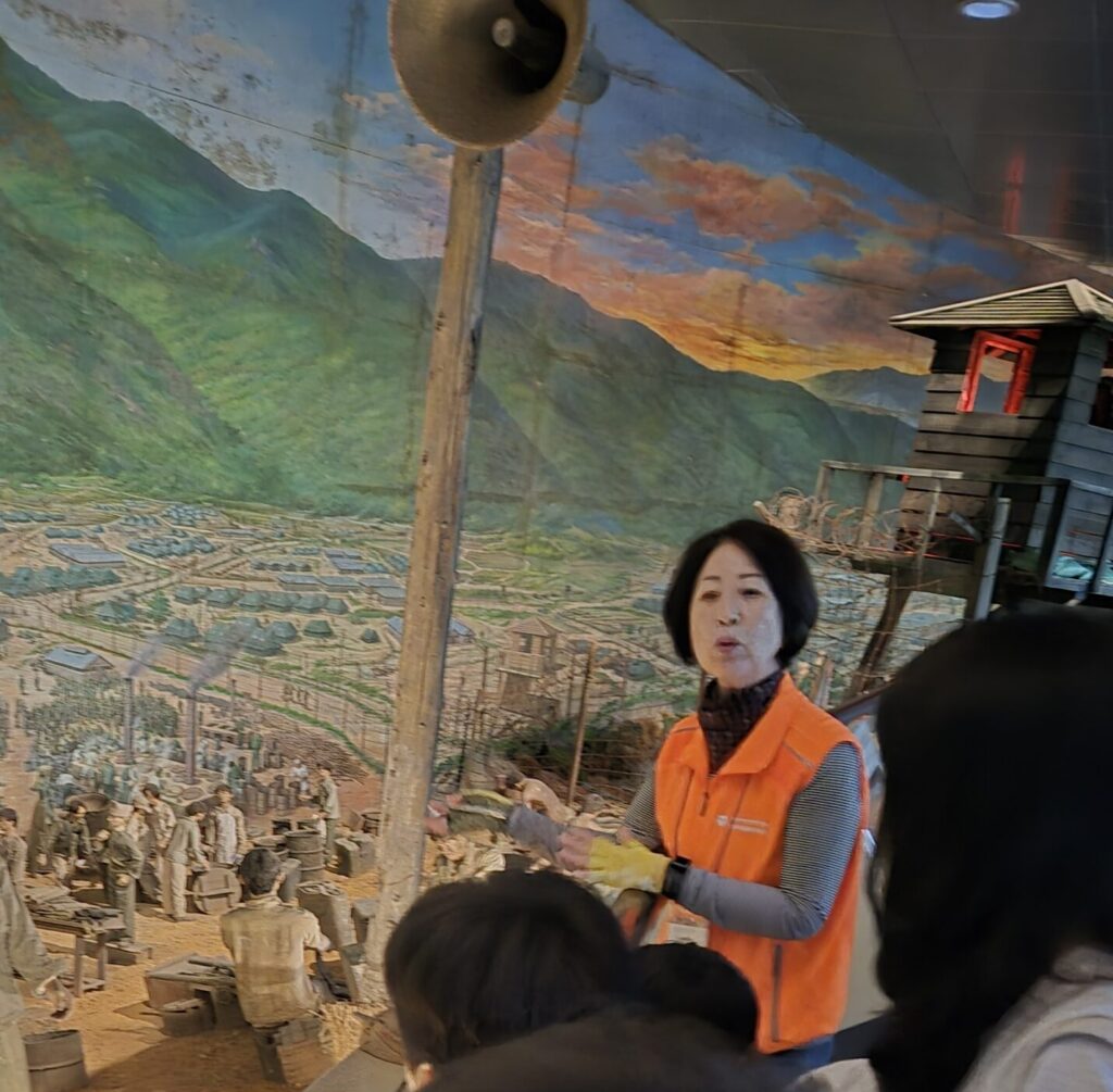 거제포로수용소 디오라마관 해설사 선생님 감사합니다.