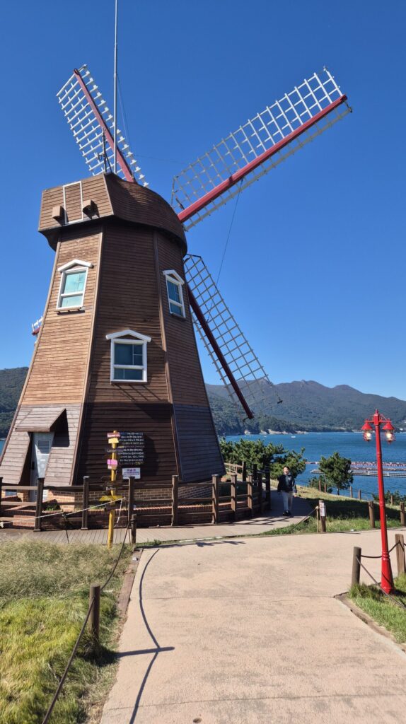 거제 바람의언덕 꼭대기 풍차