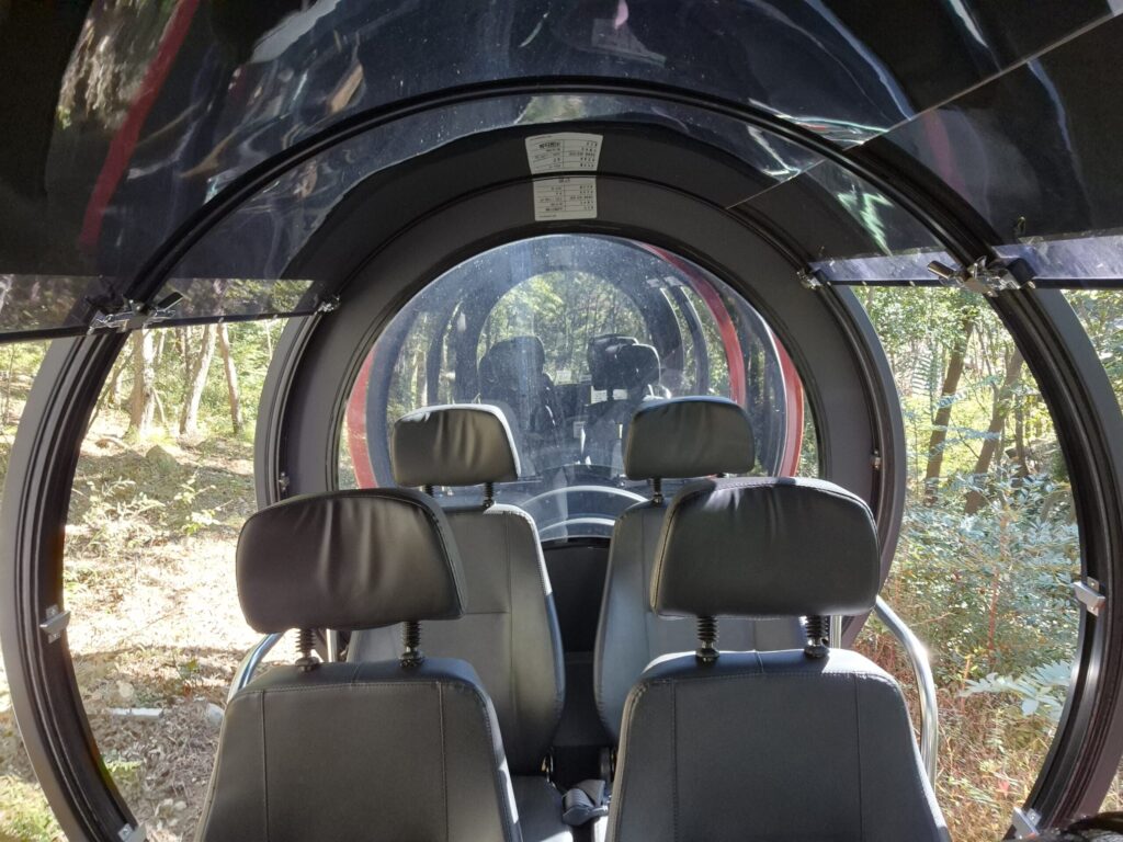 거제 숲소리 공원 모노레일 실내 사진