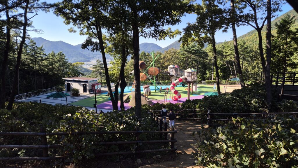 거제 숲소리 공원 최신식 놀이터