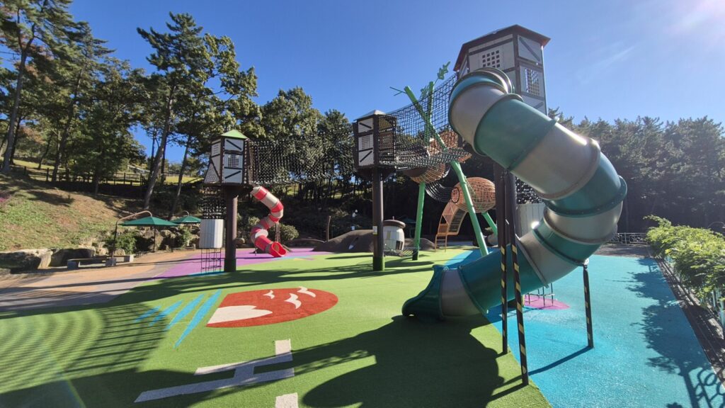 거제 숲소리공원 놀이터