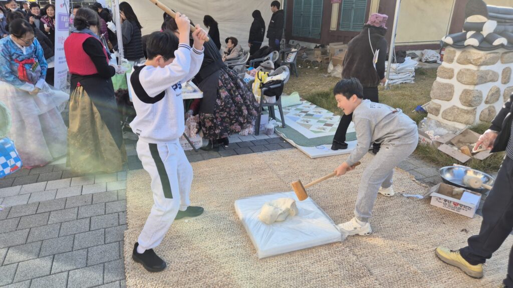 진잠축제 떡매치기