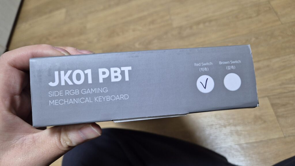 주연테크 기계식 키보드 화이트 적축으로 구매함.