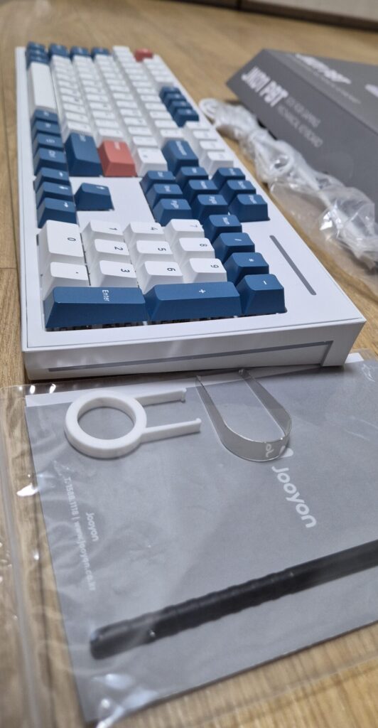 주연테크 JK01 기계식 키보드 오른쪽 사이드 사진