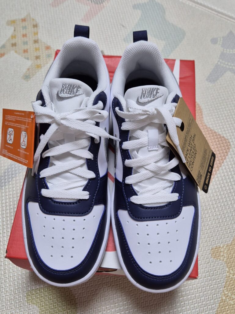 디자인이 너무 맘에 드는 나이키 키즈 운동화