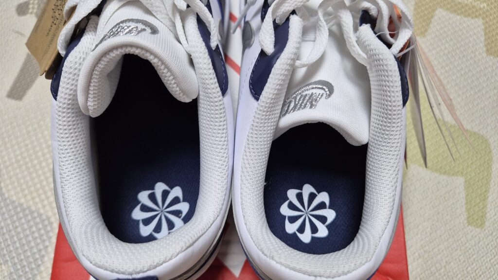 나이키 키즈 운동화 인솔 사진 뗄수 없는 고정형 인솔