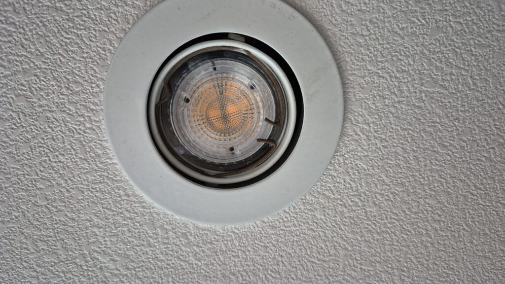 MR16 전구 교체 참 쉽죠?