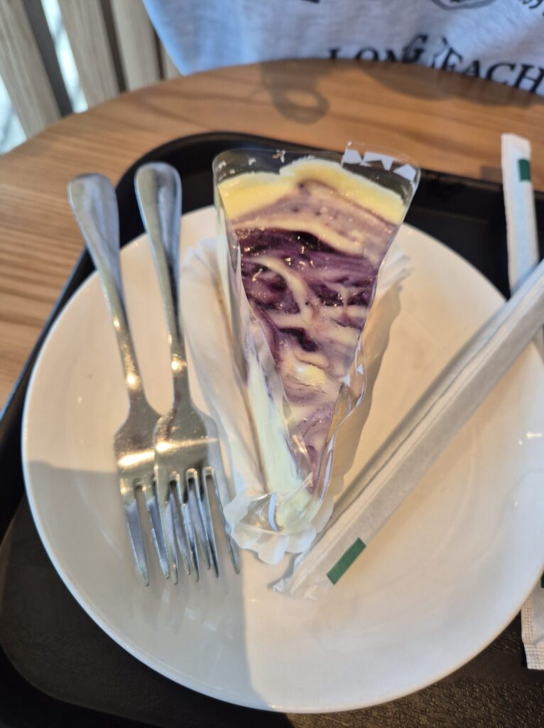 스타벅스 블루베리 마블 치즈케이크