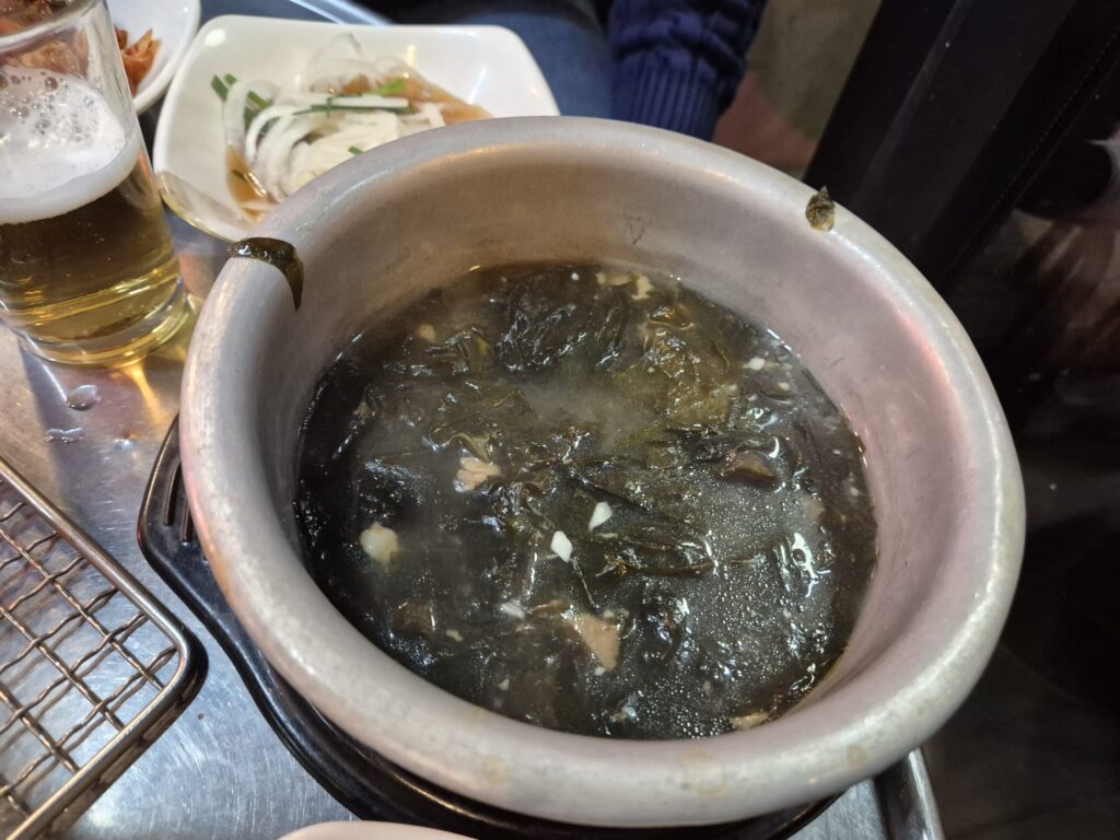 느리울한우마을 기본 반찬 한우미역국