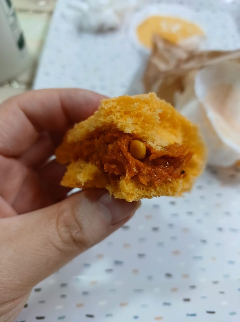 옥수수콘이 들어간 피자호빵