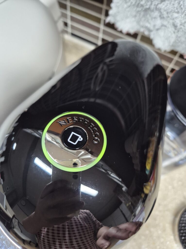 네스프레소 버츄오 플러스 연두색 램프