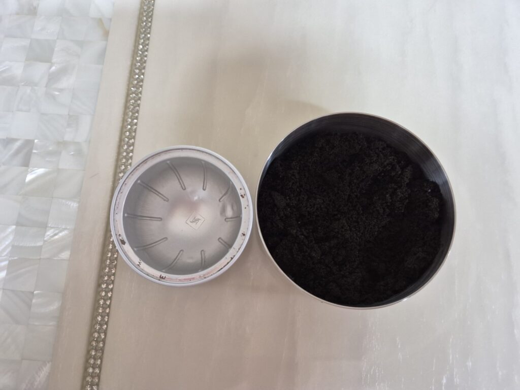 추출하고 남은 인텐소 캡슐 커피 지꺼기는 방향제로 재사용해줘야지!