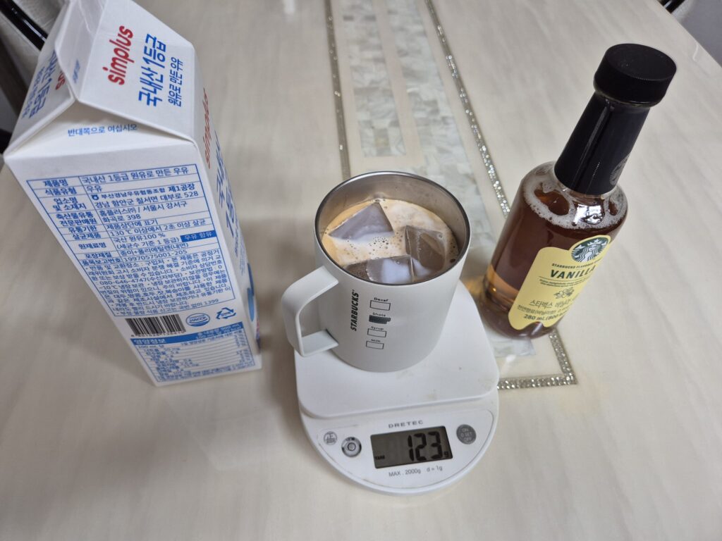 바닐라라떼는 우유, 얼음, 바닐라 시럽이 필요함.