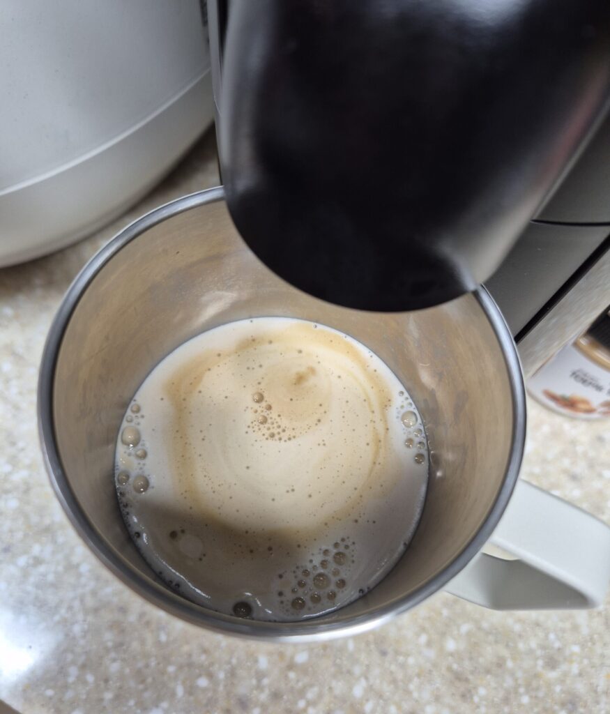 거의 완성된 스타벅스 바닐라라떼