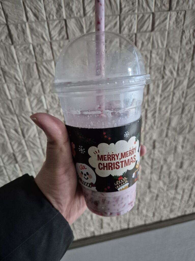 우묻딸 딸기라떼