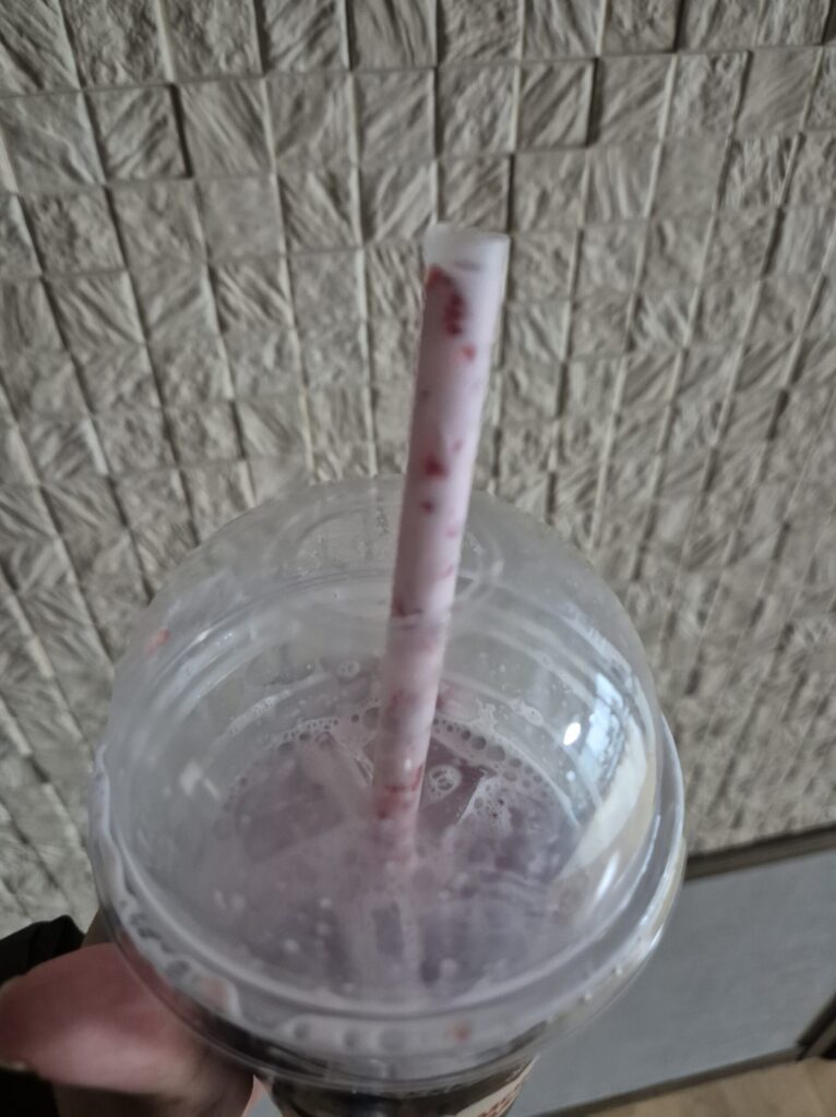 와싱톤커피 우묻딸 딸기라떼