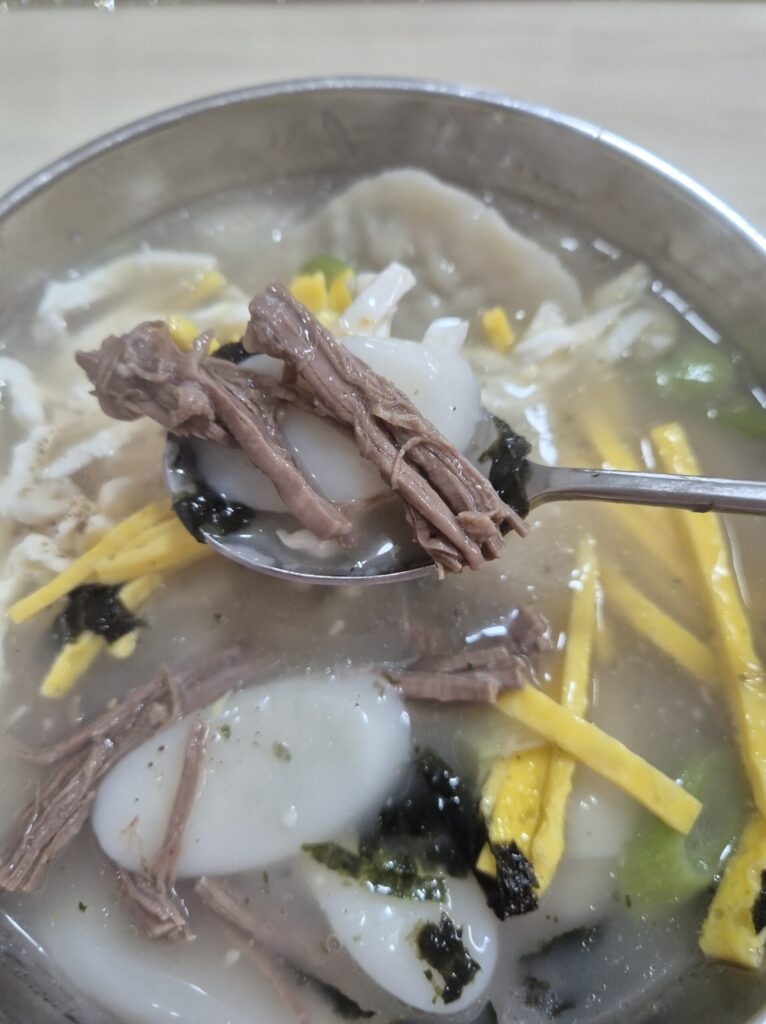 관저동 파머스에서 구매한 한우 양지 아주 맛있음.