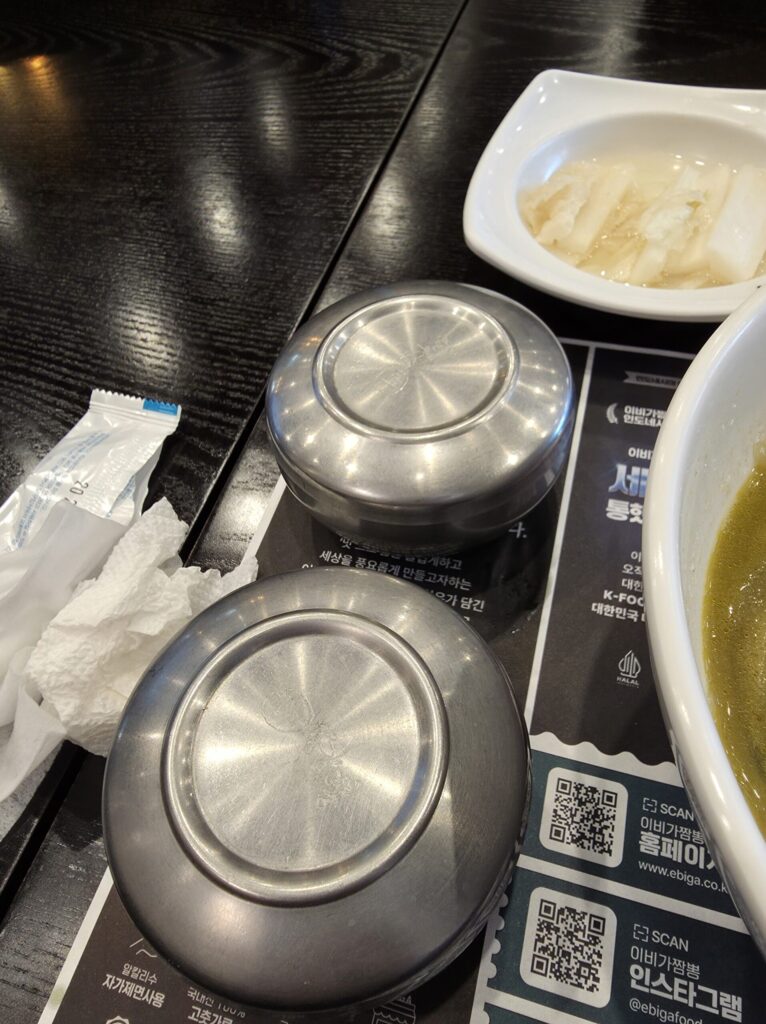 이비가 짬뽕 무료 리필 가능한 공기밥 직접가져다 드셔야함.