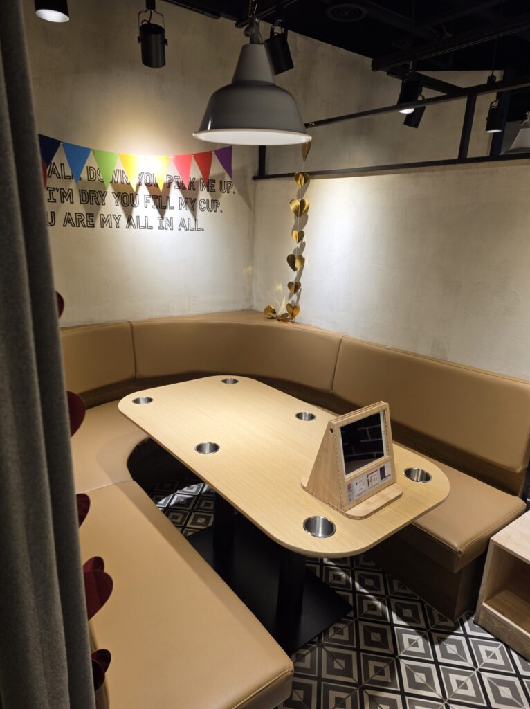 관저동 레드버튼 식탁룸 10번 파티룸